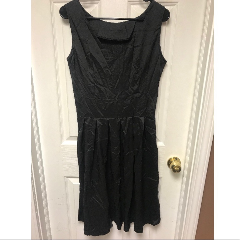 Simple lack v - neck dress